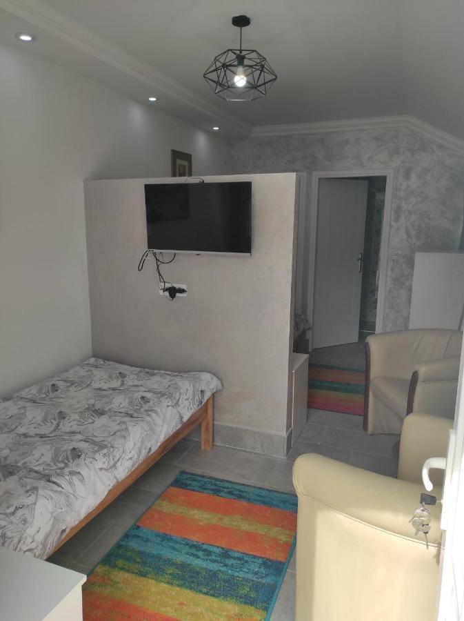 Vila Mila Riverside Apartments Smederevo Bagian luar foto