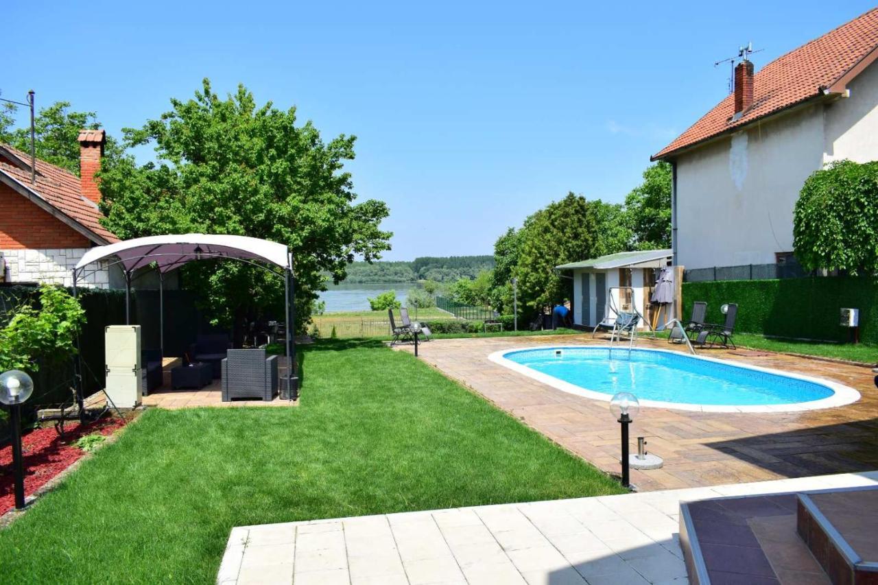 Vila Mila Riverside Apartments Smederevo Bagian luar foto